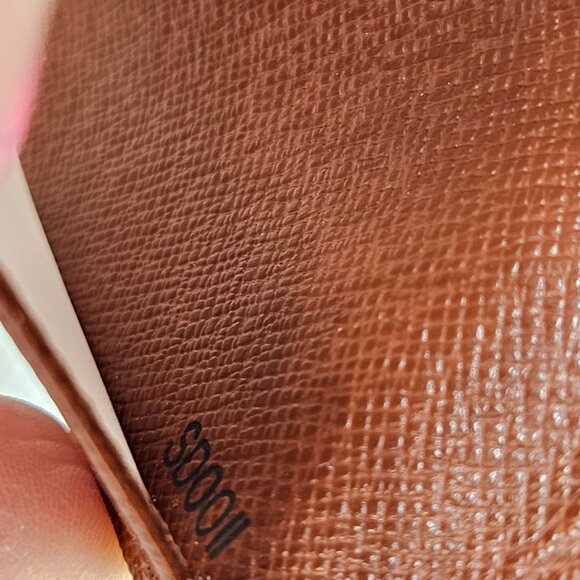 Louis Vuitton Taiga Leather Bifold Pass/ ID Card Case Wallet - Picture 4 of 10